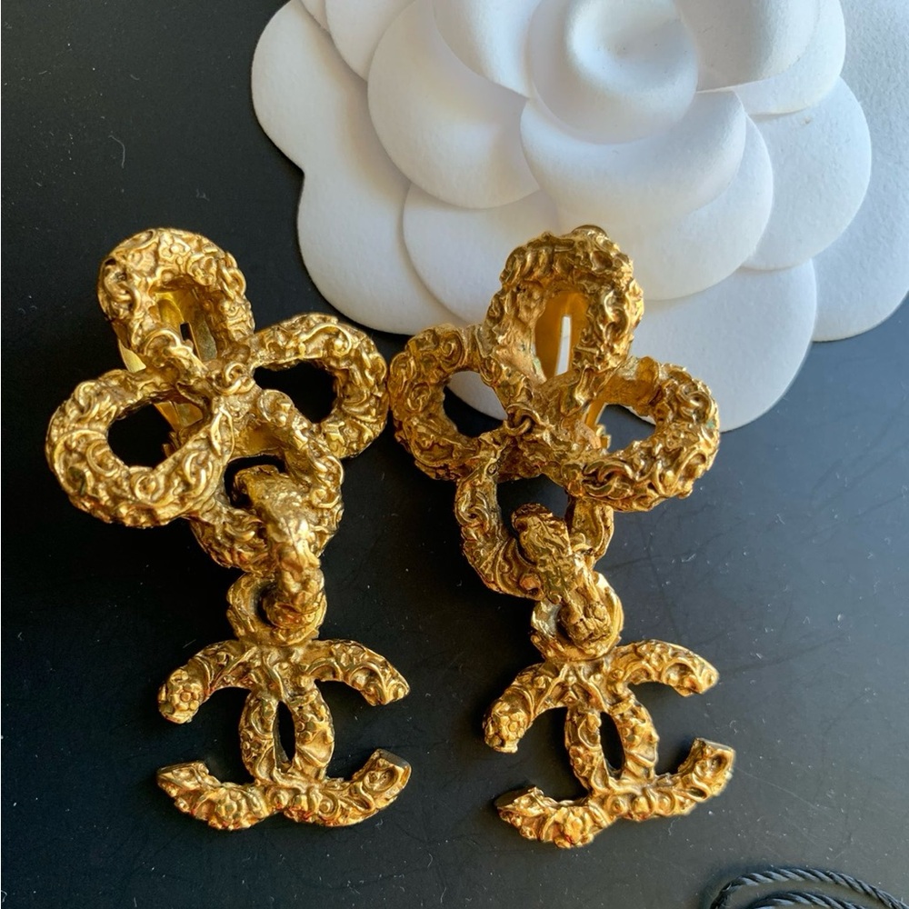 Chanel vintage 93 lava CC clip on earrings